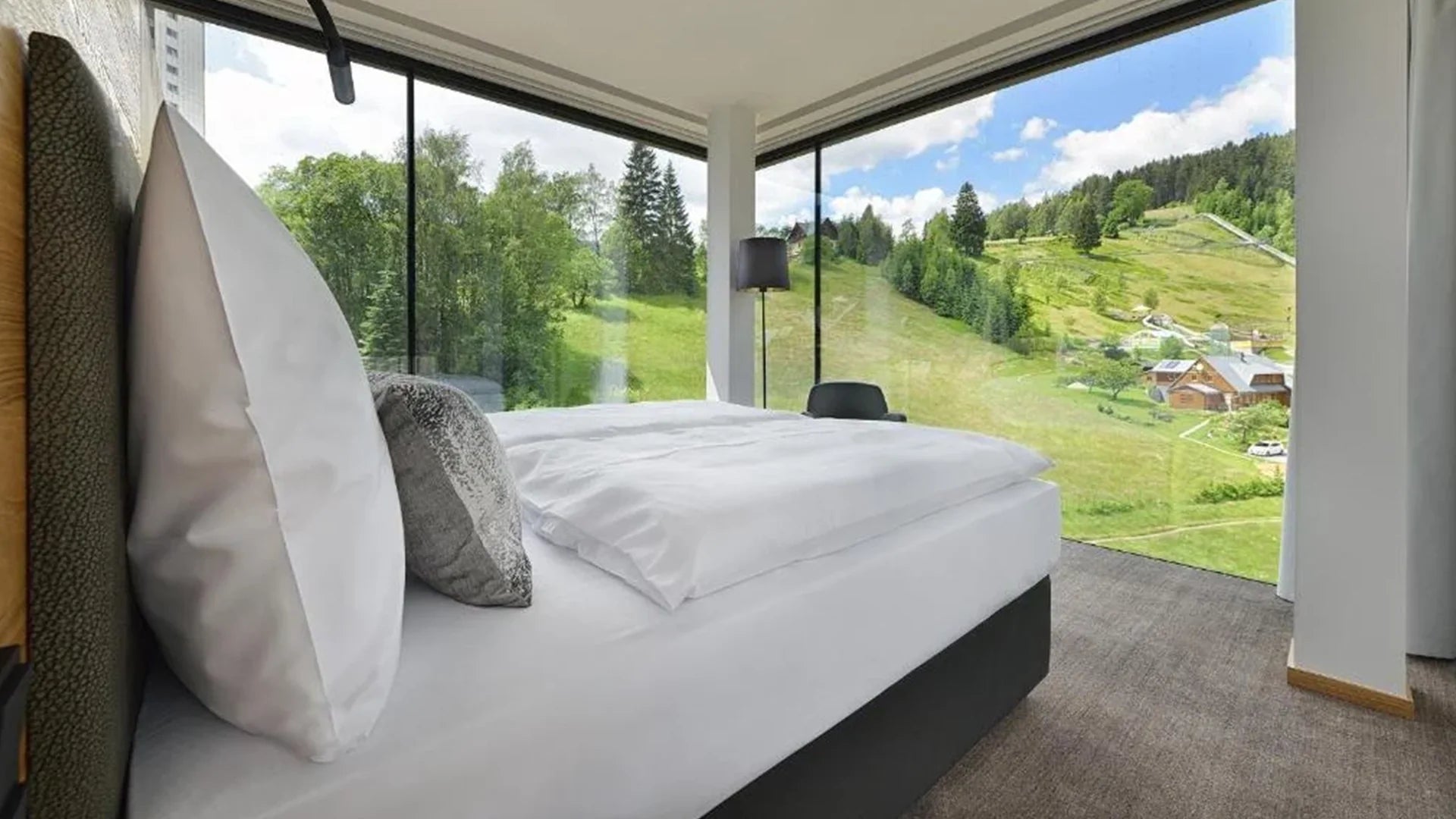 UNAR Specyfikacja łóżka hotelowego: co definiuje profesjonalne łóżko dla hotelarstwa